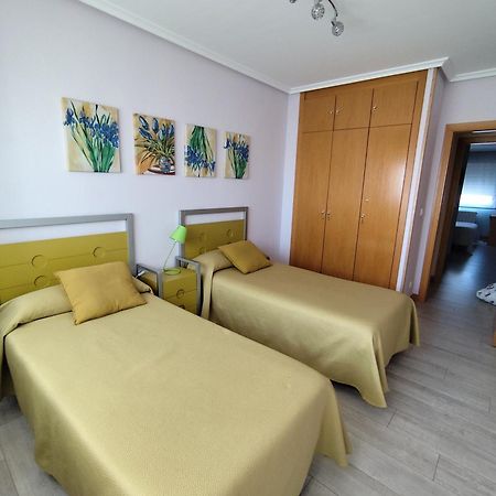 Apartamento De Tres Dormitorios Con Garaje Y Todos Los Servicios Cerca Burgo Exteriér fotografie