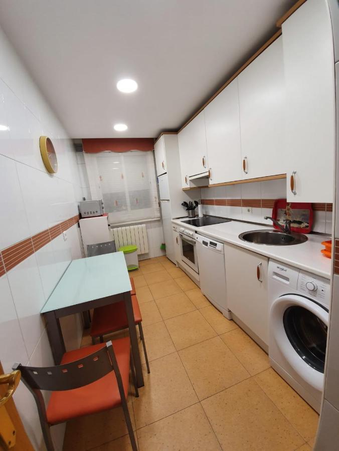 Apartamento De Tres Dormitorios Con Garaje Y Todos Los Servicios Cerca Burgo Exteriér fotografie