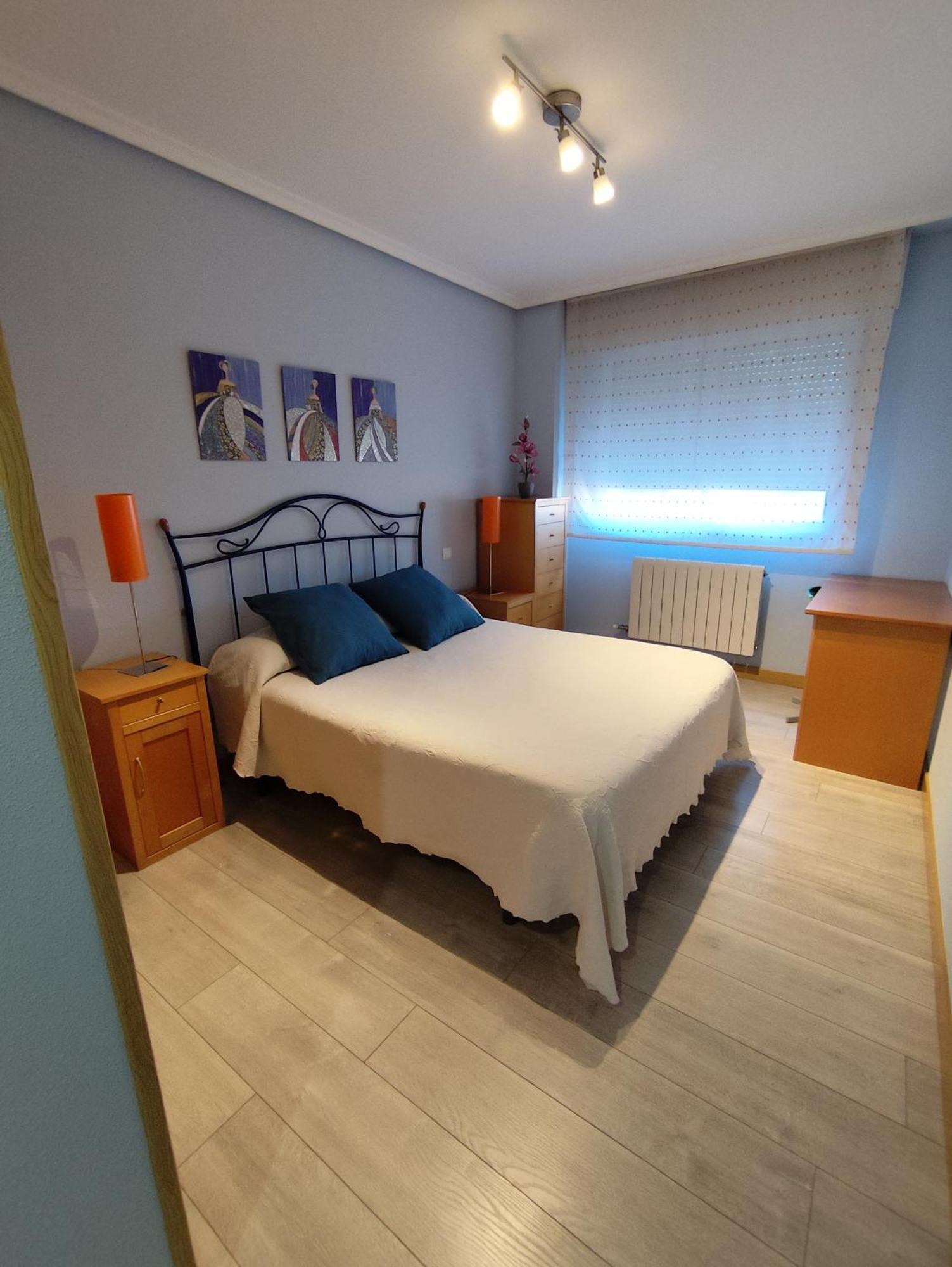 Apartamento De Tres Dormitorios Con Garaje Y Todos Los Servicios Cerca Burgo Exteriér fotografie